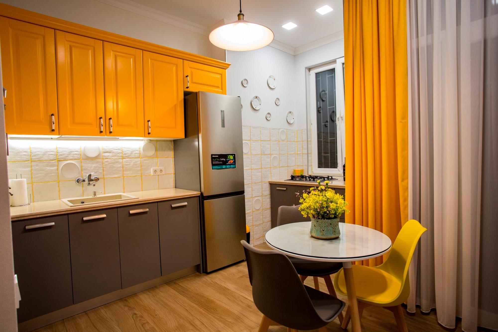 Yellow Apartment In Avlabari Tbilisi ภายนอก รูปภาพ