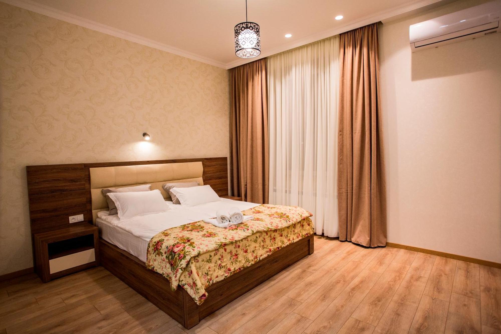 Yellow Apartment In Avlabari Tbilisi ภายนอก รูปภาพ