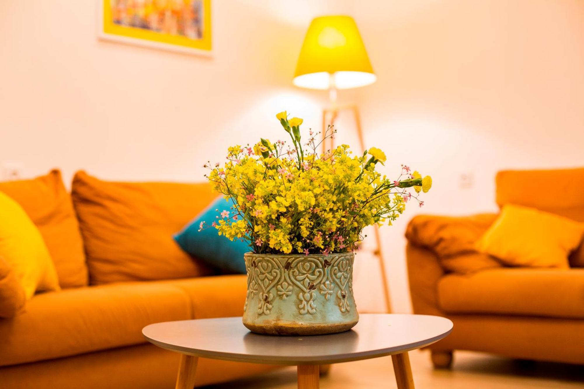 Yellow Apartment In Avlabari Tbilisi ภายนอก รูปภาพ