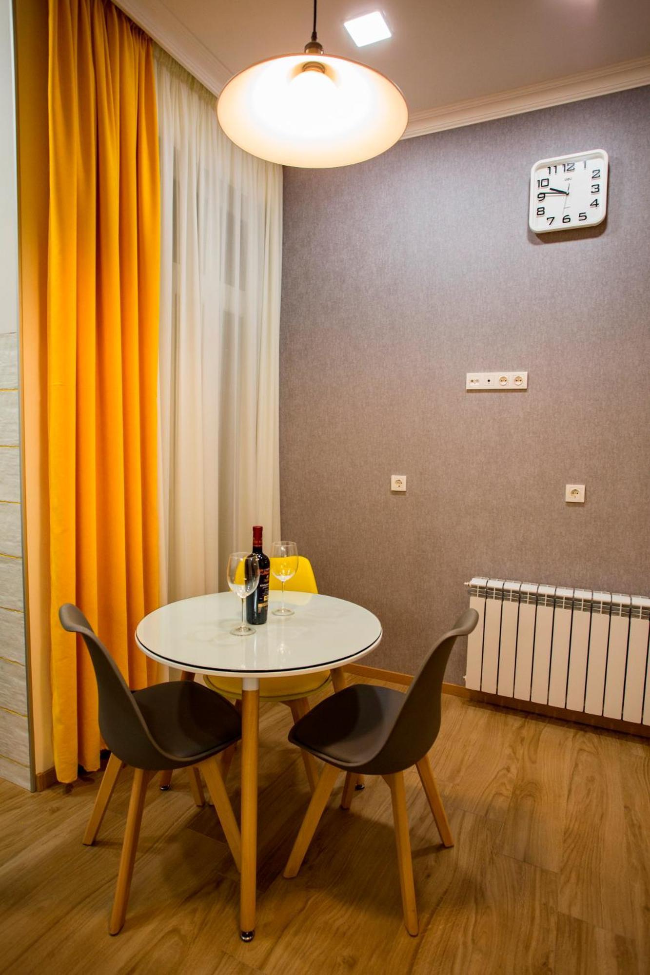 Yellow Apartment In Avlabari Tbilisi ภายนอก รูปภาพ