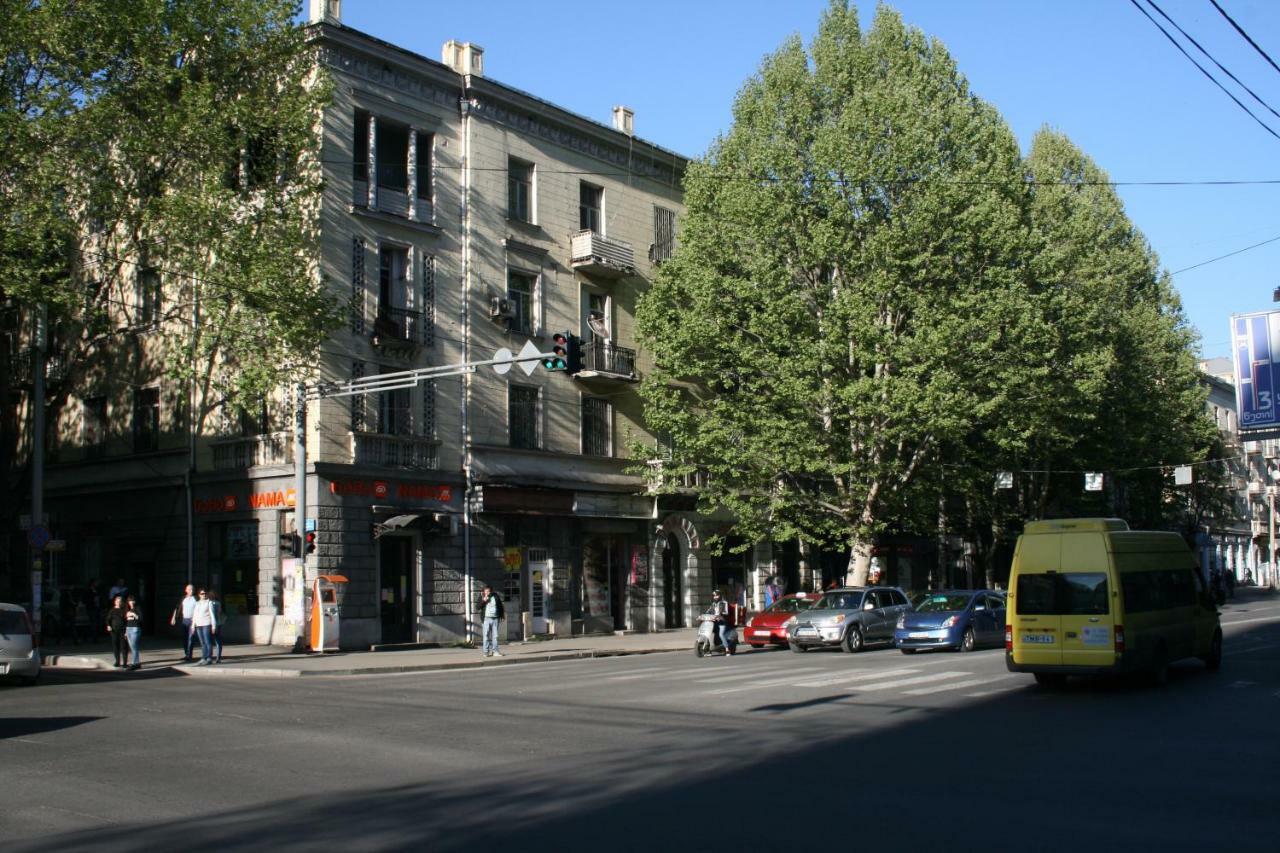 Yellow Apartment In Avlabari Tbilisi ภายนอก รูปภาพ