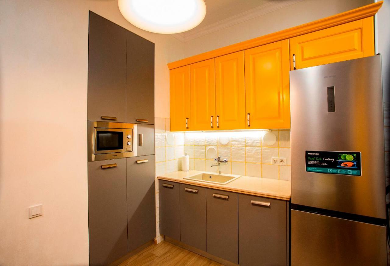 Yellow Apartment In Avlabari Tbilisi ภายนอก รูปภาพ