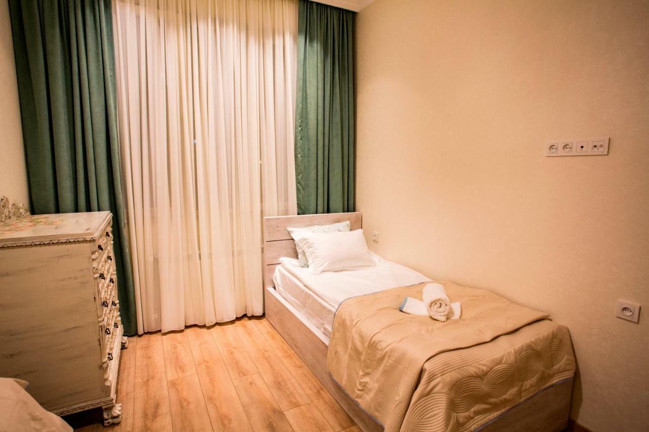 Yellow Apartment In Avlabari Tbilisi ภายนอก รูปภาพ