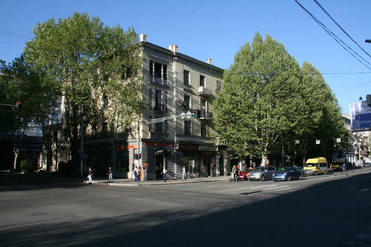 Yellow Apartment In Avlabari Tbilisi ภายนอก รูปภาพ